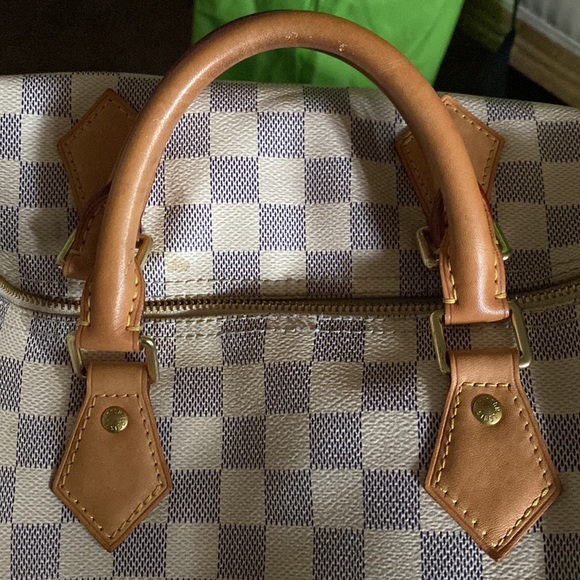 Beautiful Louis Vuitton Speedy 30 Handbag. - Picture 10 of 16